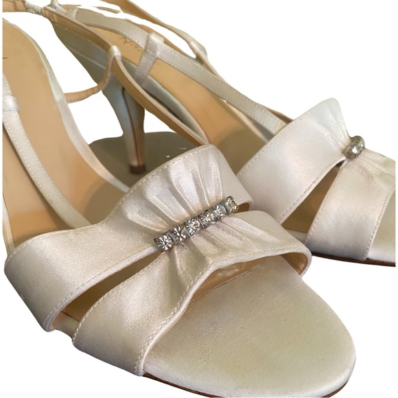Cole Haan Kitten Heels 9.5 Cream Satin Beaded 4 Inches - Picture 2 of 12